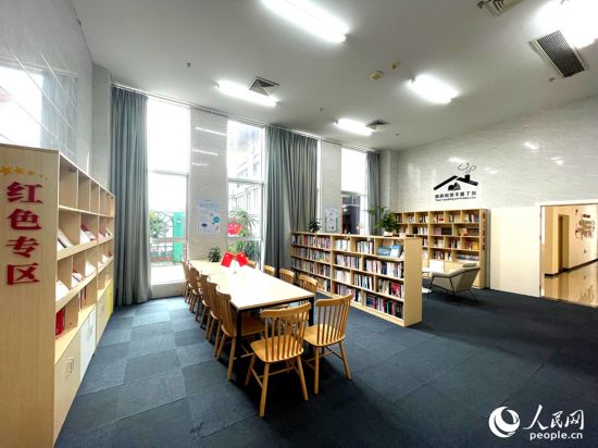 厦门软件园三期党建共同体阅读专区。人民网记者 陈蓝燕摄